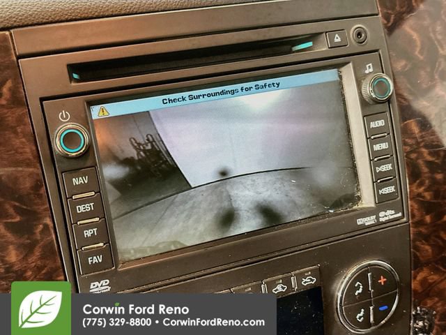 Used 2011 GMC Sierra 2500 Denali w/ Suspension Package, Off-Road AWD/4WD image 17