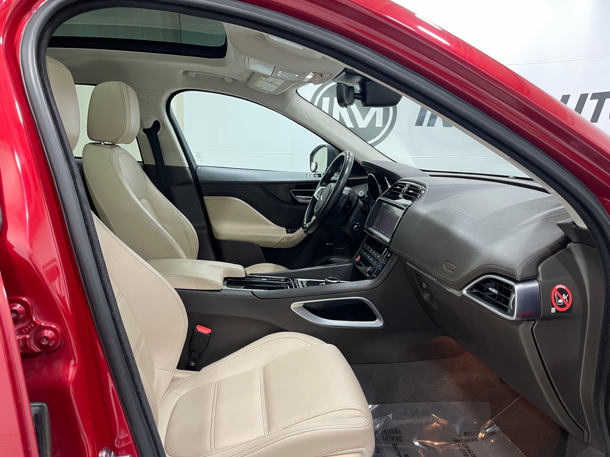 Used 2019 Jaguar F-PACE Prestige image 33