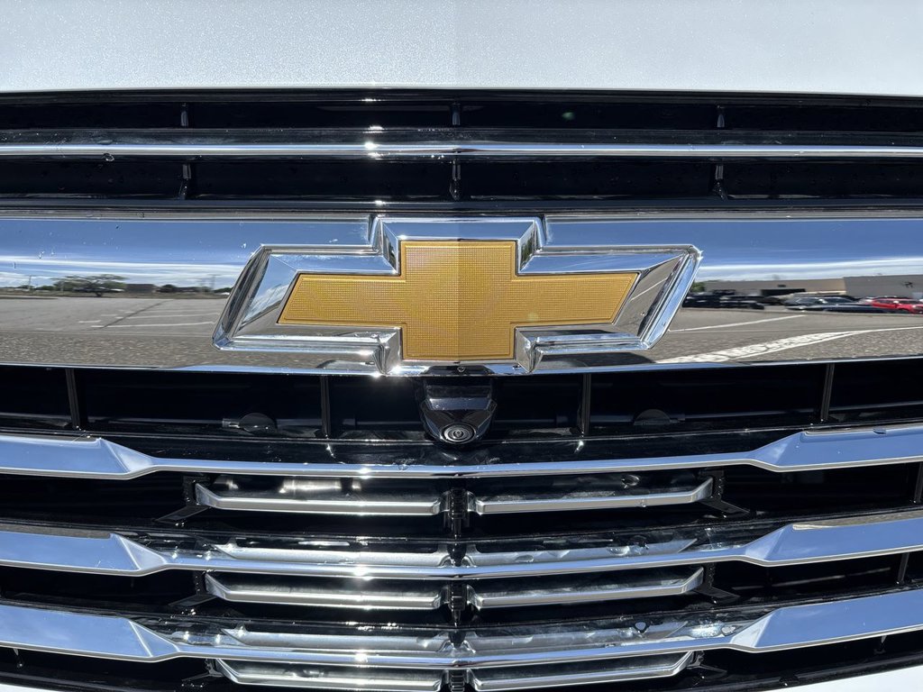 New 2026 Chevrolet Suburban Premier AWD/4WD image 32