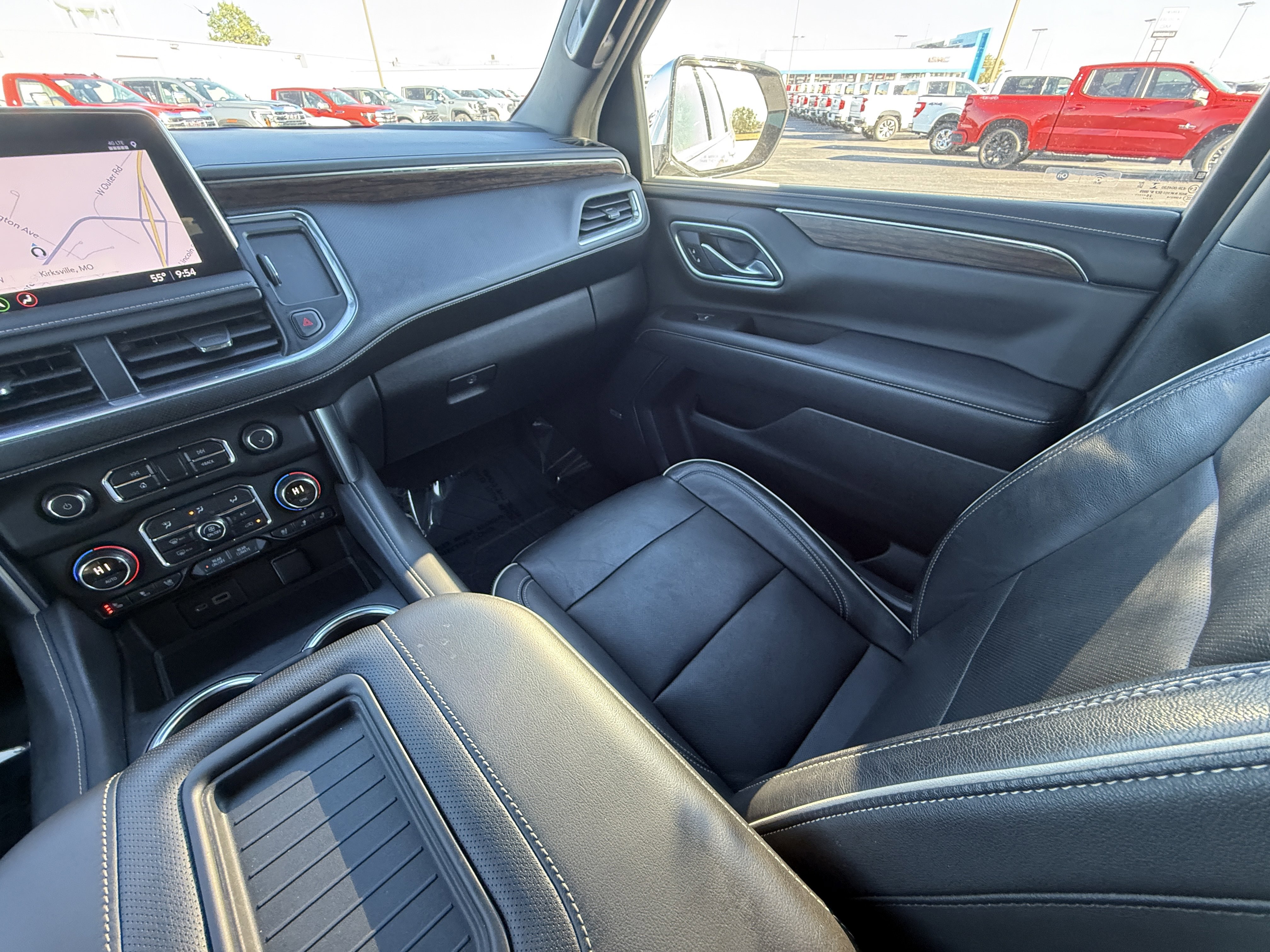 Used 2021 Chevrolet Suburban Premier image 37