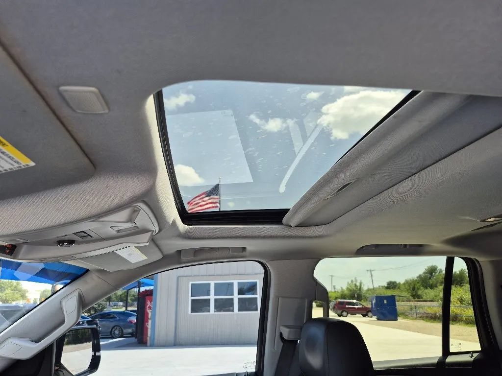 Used 2018 Cadillac Escalade Luxury RWD image 17