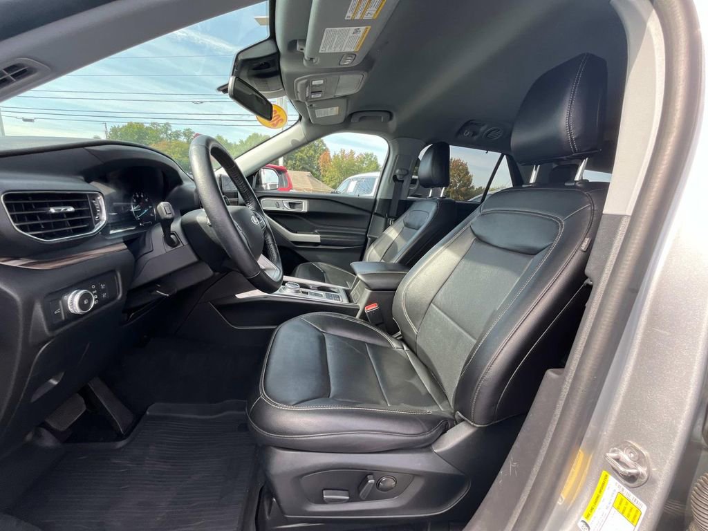 Used 2022 Ford Explorer Limited image 11