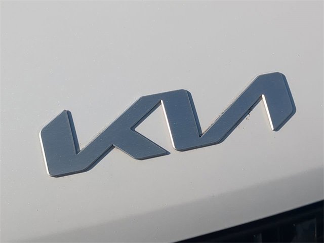 Used 2024 Kia Carnival LX image 13