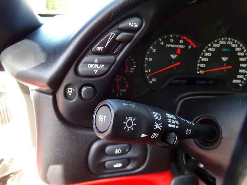 Used 2000 Chevrolet Corvette Coupe w/ Roof Pkg RWD image 30