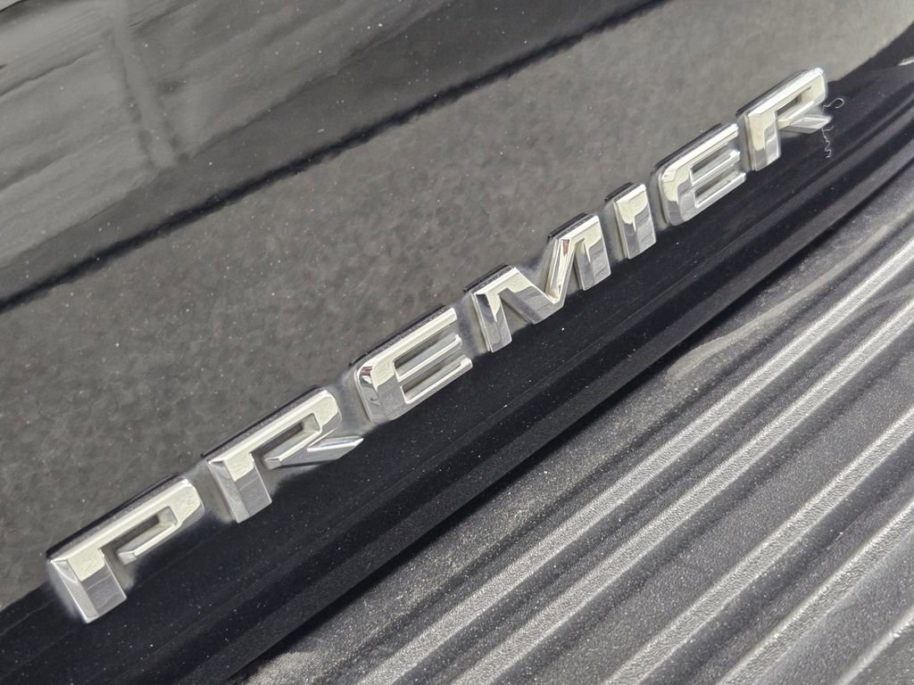Used 2022 Chevrolet Suburban Premier RWD image 12