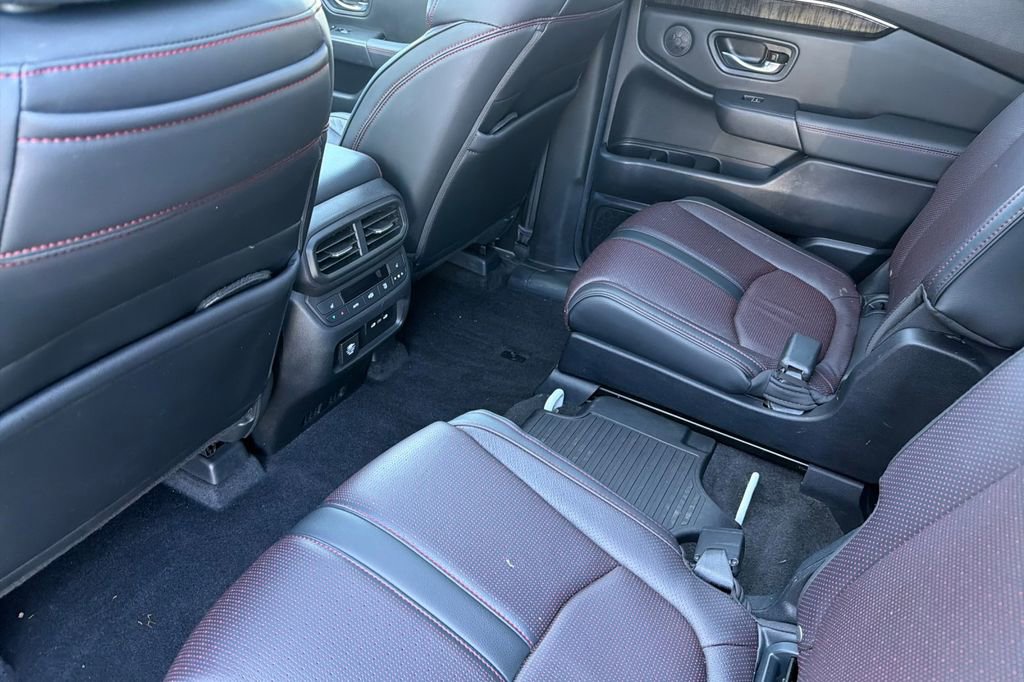 Used 2025 Honda Pilot Black Edition image 12