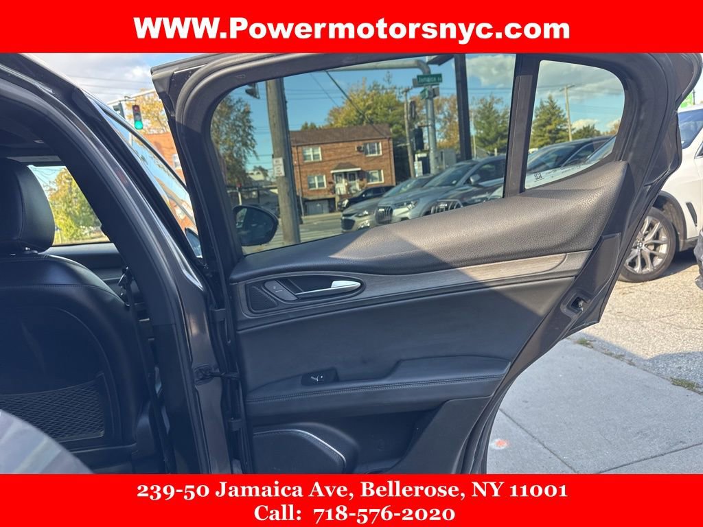 Used 2023 Alfa Romeo Stelvio Ti image 18