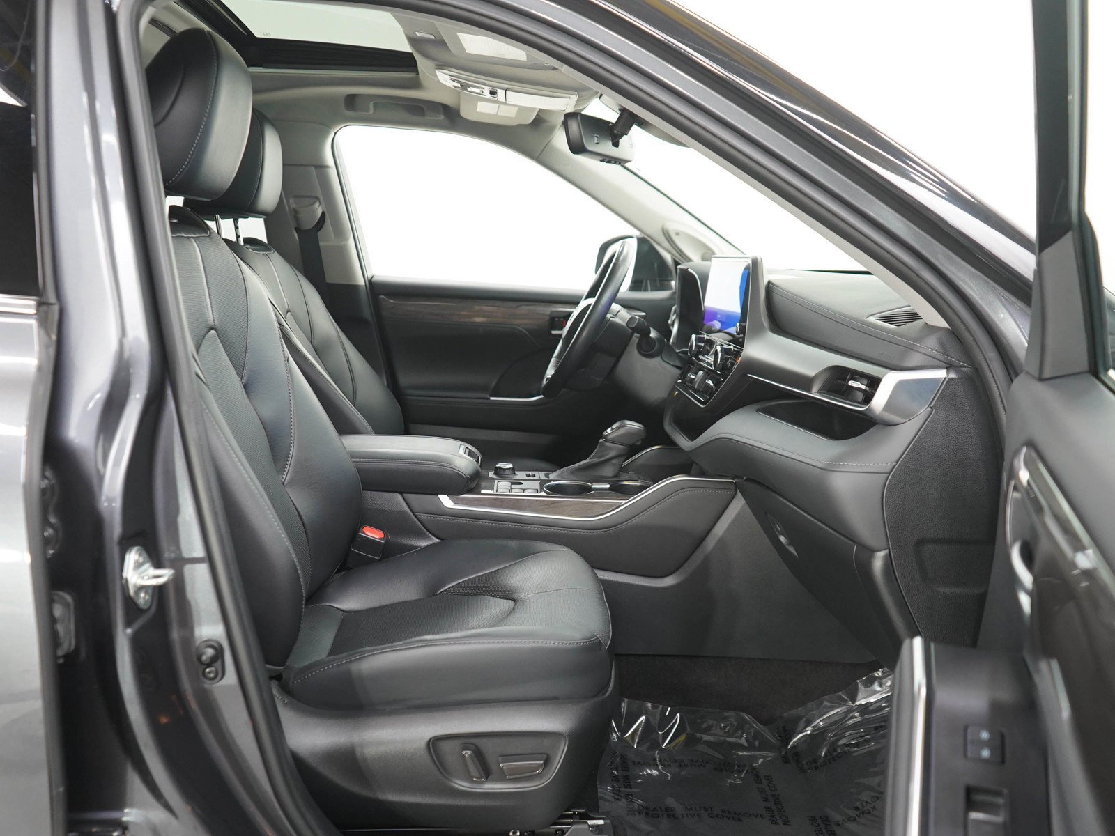 Used 2023 Toyota Highlander Limited AWD/4WD image 11