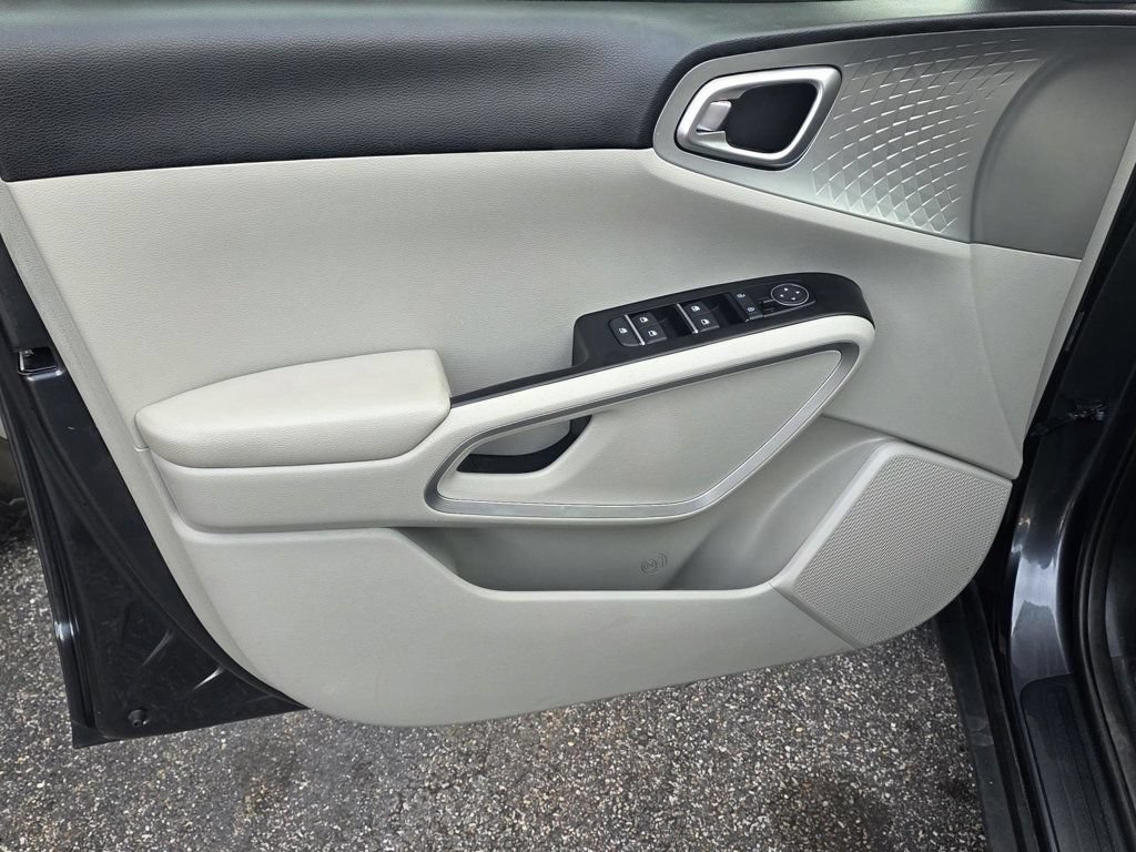 Used 2023 Kia Soul LX w/ LX Technology Package FWD image 25