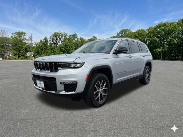 Used 2023 Jeep Grand Cherokee L Limited AWD/4WD image 4