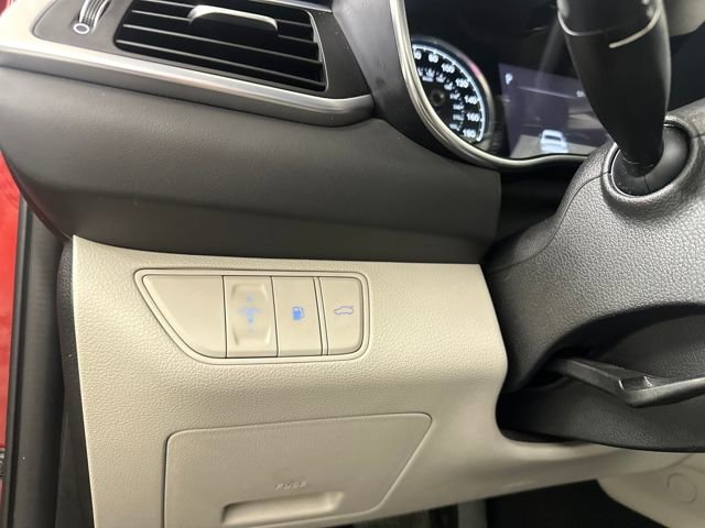 Used 2023 Genesis G70 2.0T image 18