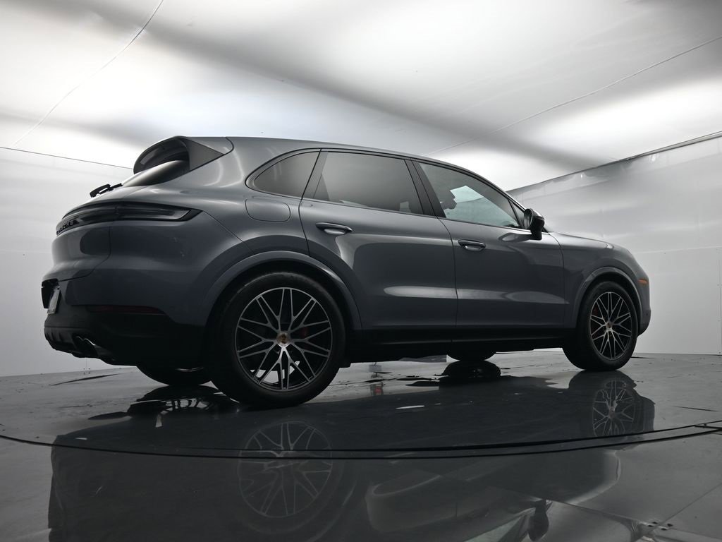 Used 2025 Porsche Cayenne S image 51