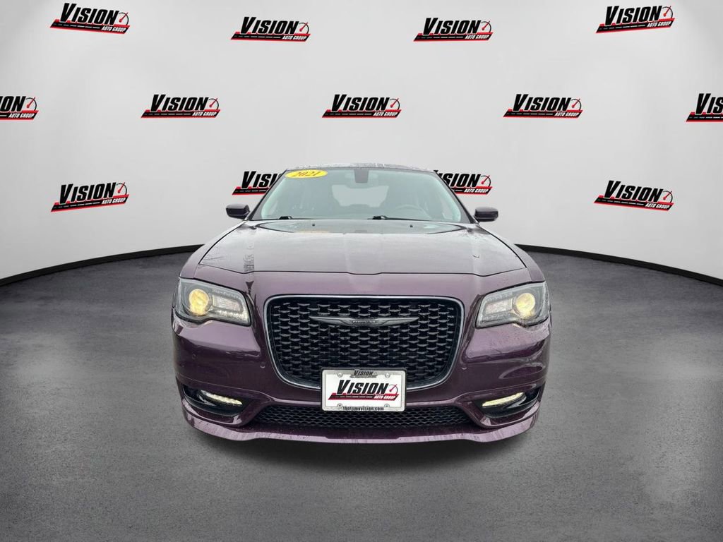 Used 2021 Chrysler 300 Touring L image 2