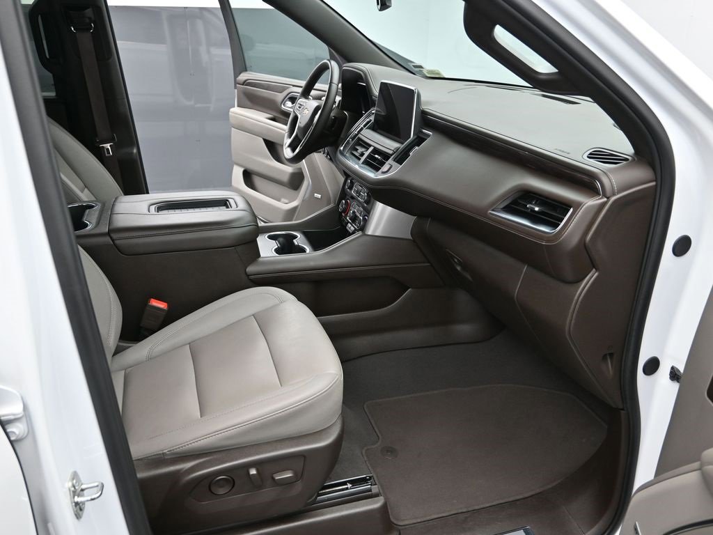 Used 2024 Chevrolet Suburban LT image 27