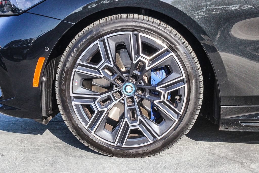 Used 2024 BMW i5 eDrive40i w/ M Sport Package RWD image 11