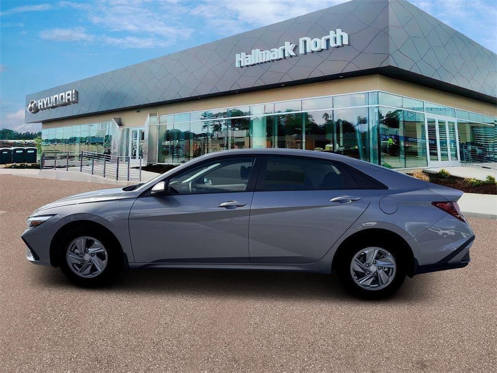 New 2026 Hyundai Elantra SE image 3