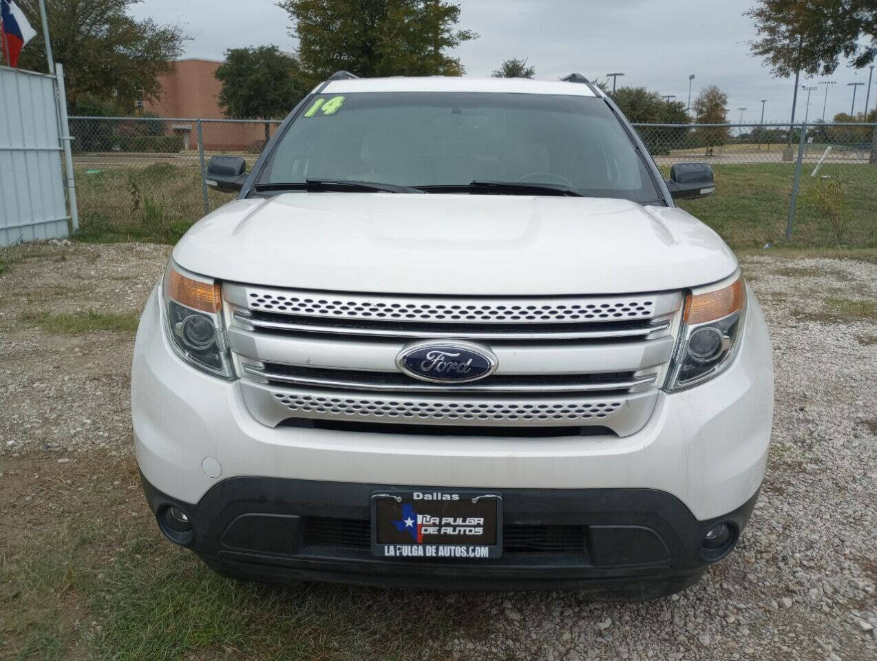 Used 2014 Ford Explorer XLT w/ Equipment Group 202A FWD image 2