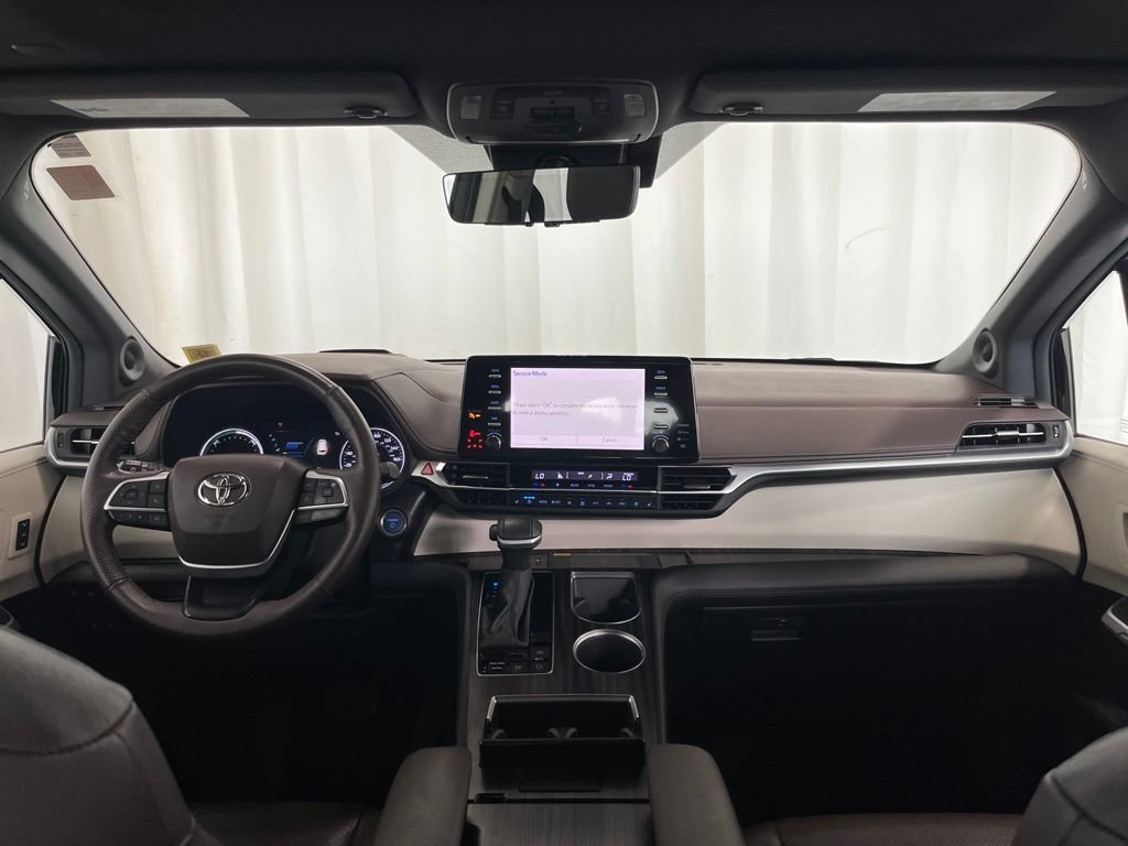 Used 2023 Toyota Sienna Platinum AWD/4WD image 10