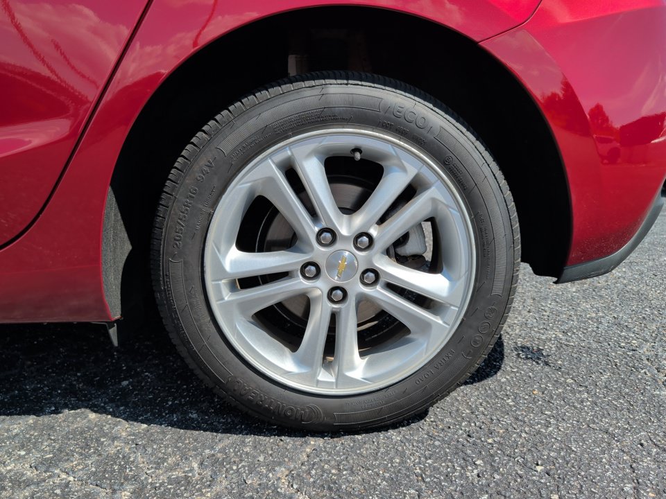 Used 2018 Chevrolet Cruze LT FWD image 22