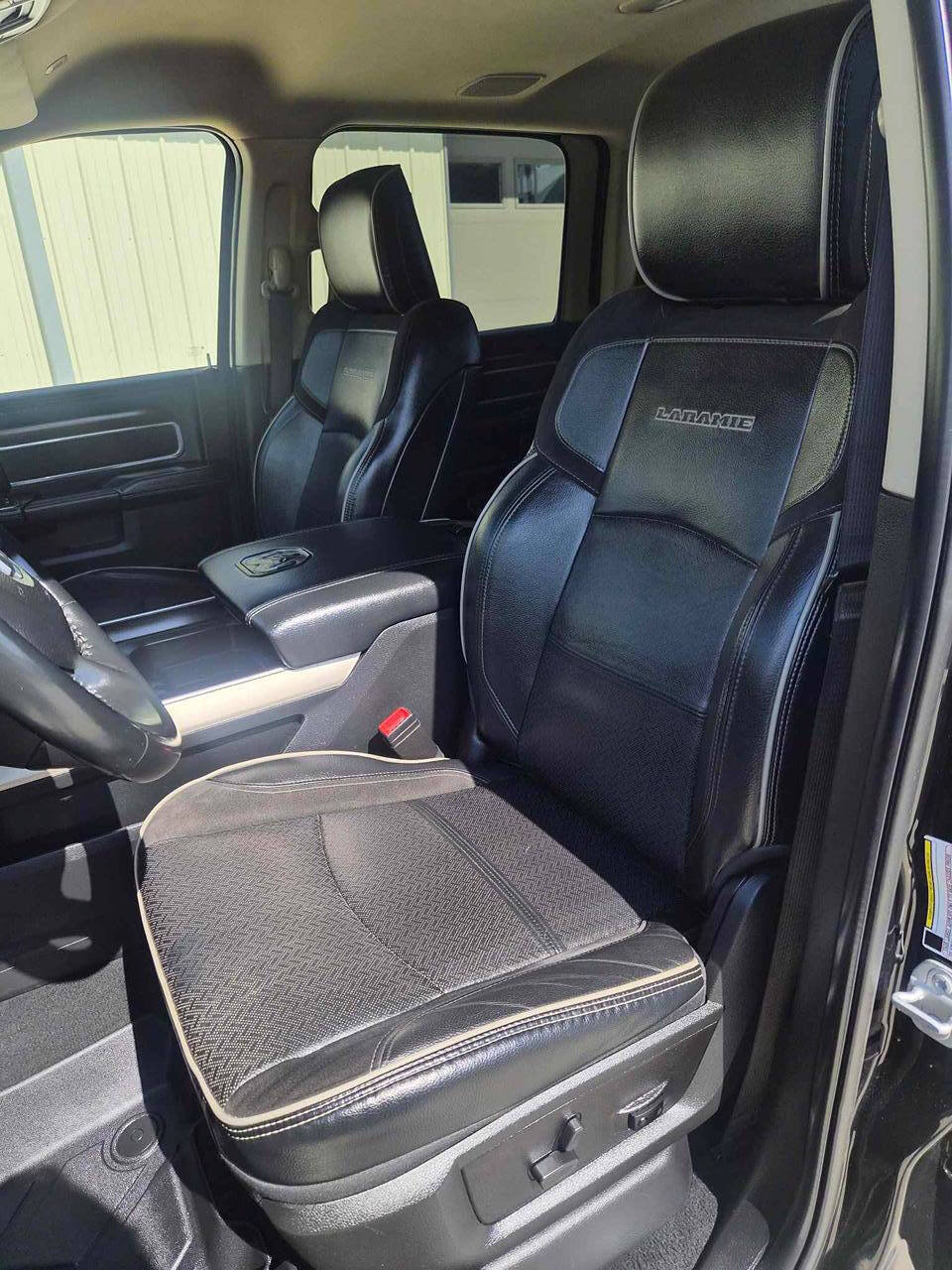 Used 2022 RAM 3500 Laramie AWD/4WD image 16