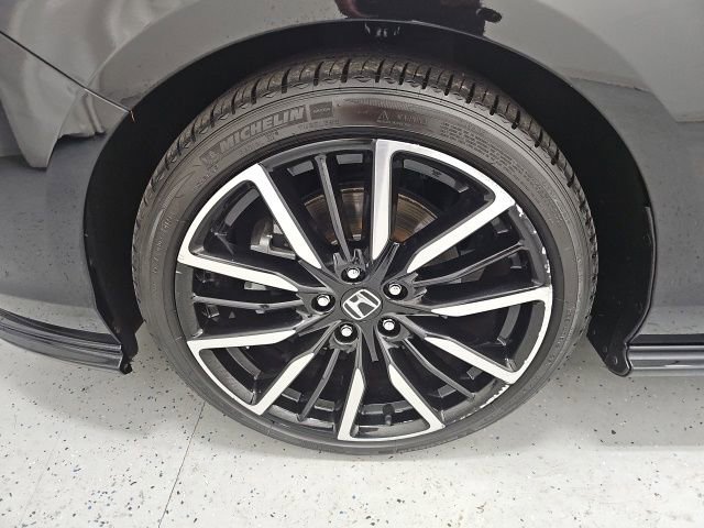 Used 2023 Honda Accord Touring image 9