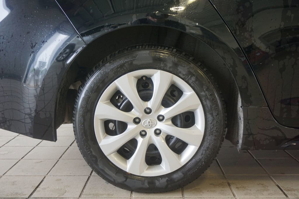 Used 2024 Toyota Corolla LE FWD image 27