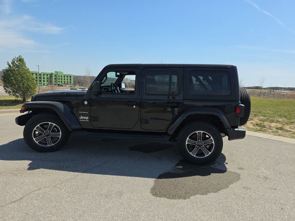 Used 2023 Jeep Wrangler Sahara image 8