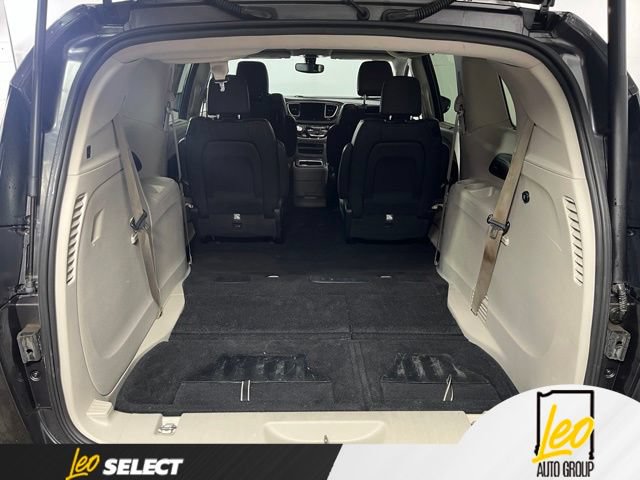 Used 2018 Chrysler Pacifica Touring-L Plus w/ Tire & Wheel Group FWD image 12