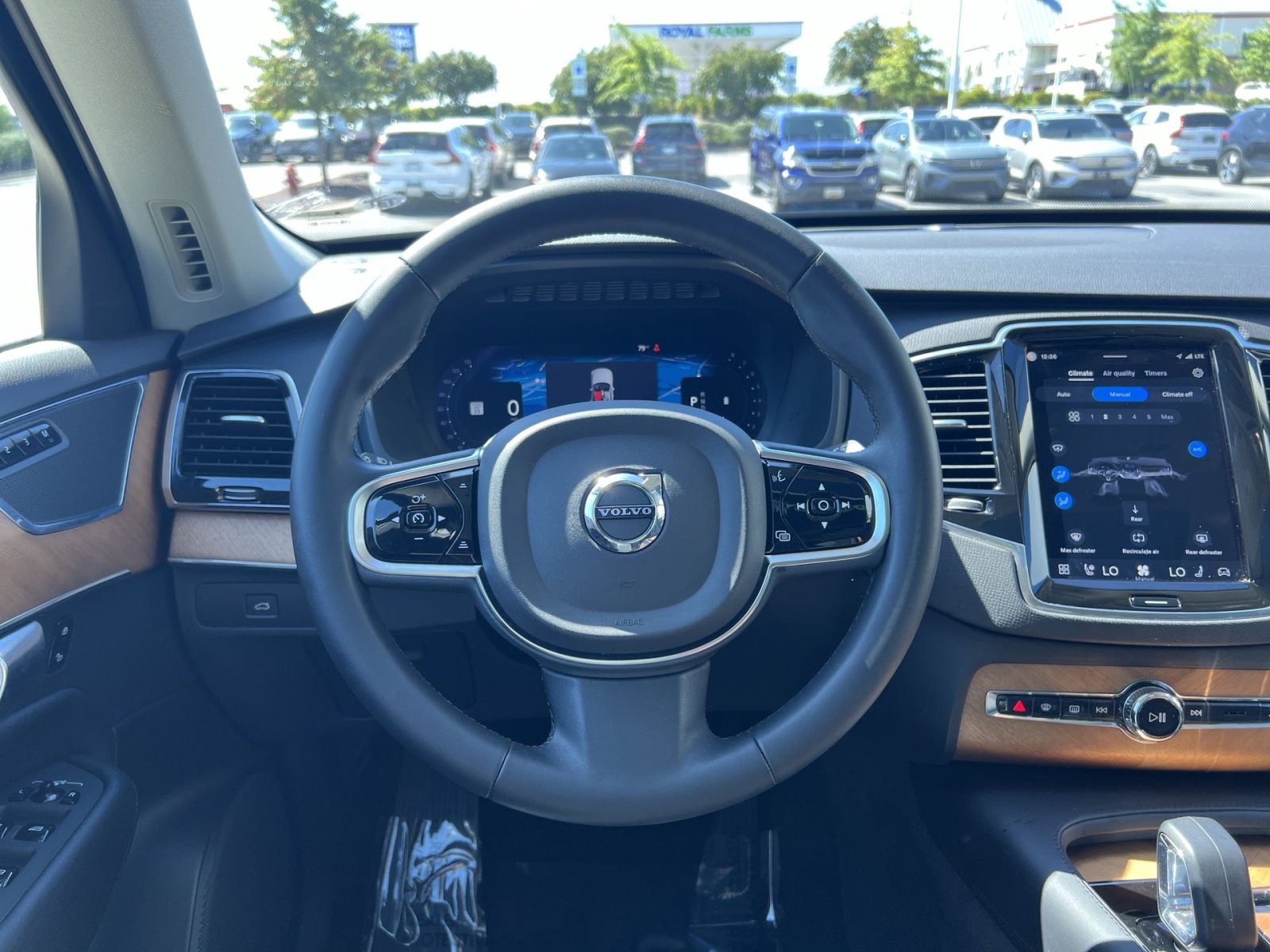 Used 2023 Volvo XC90 B6 Plus w/ Protection Package AWD/4WD image 16