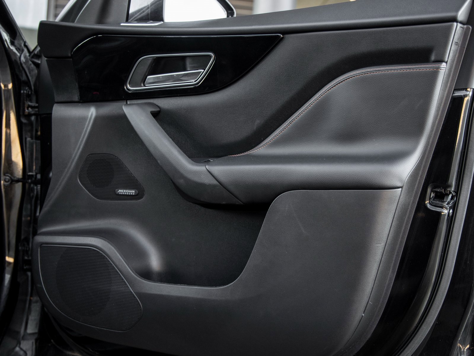 Used 2019 Jaguar F-PACE Prestige image 36