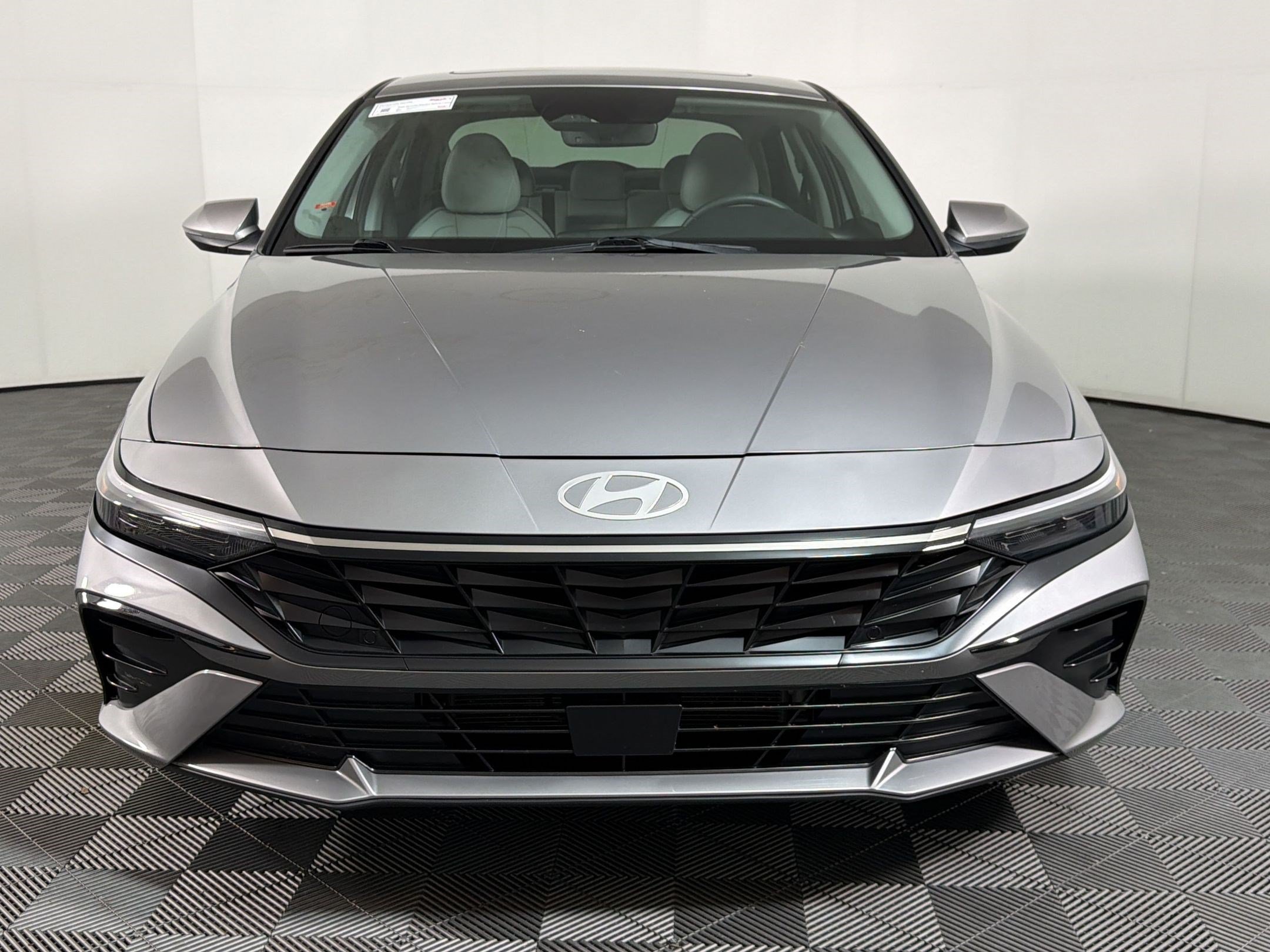Used 2025 Hyundai Elantra Limited FWD image 5