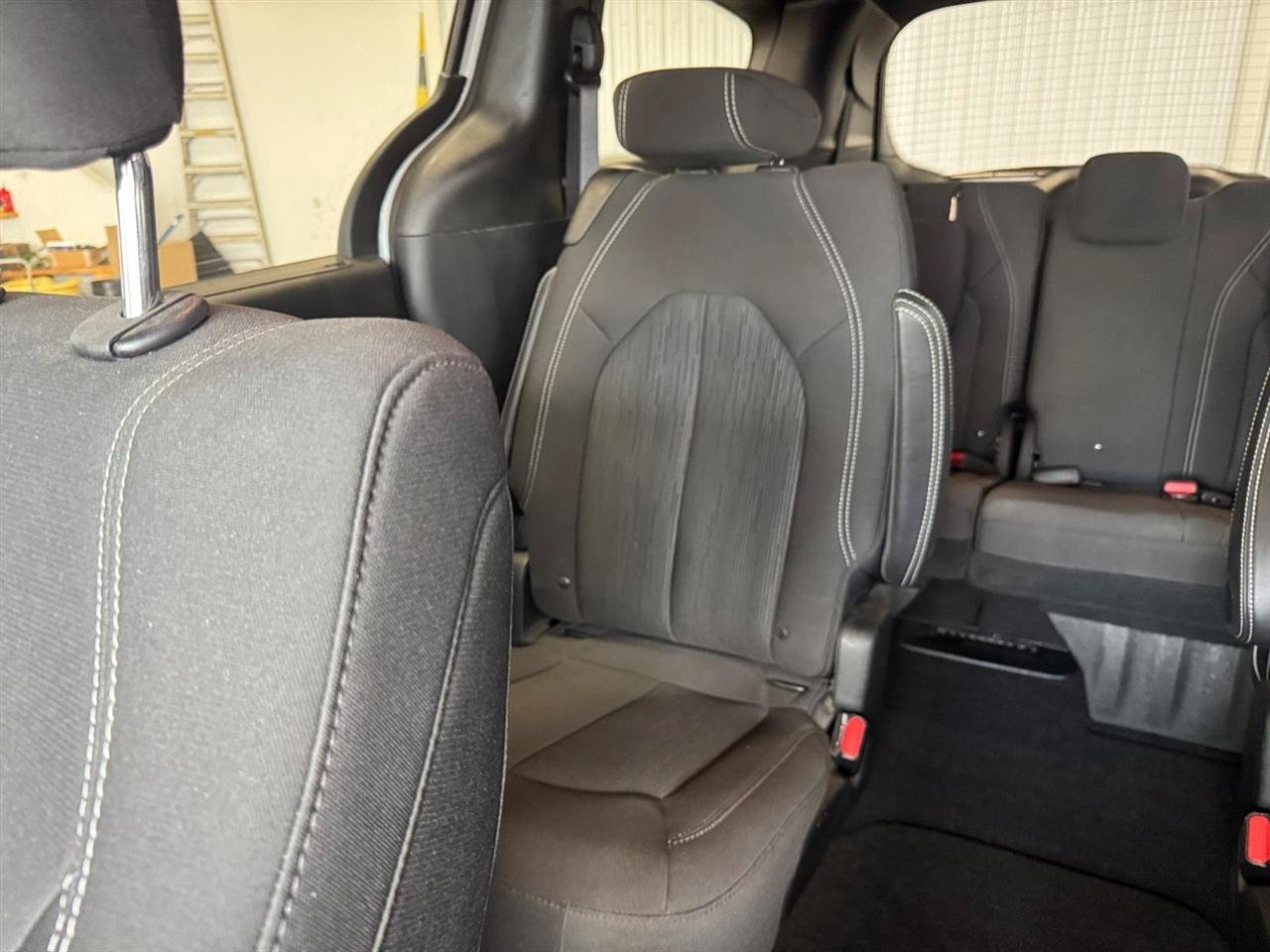Used 2018 Chrysler Pacifica Touring Plus w/ S Appearance Package FWD image 11
