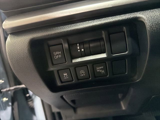 Used 2020 Subaru Crosstrek 2.0i Limited w/ Moonroof Package w/Navigation AWD/4WD image 16