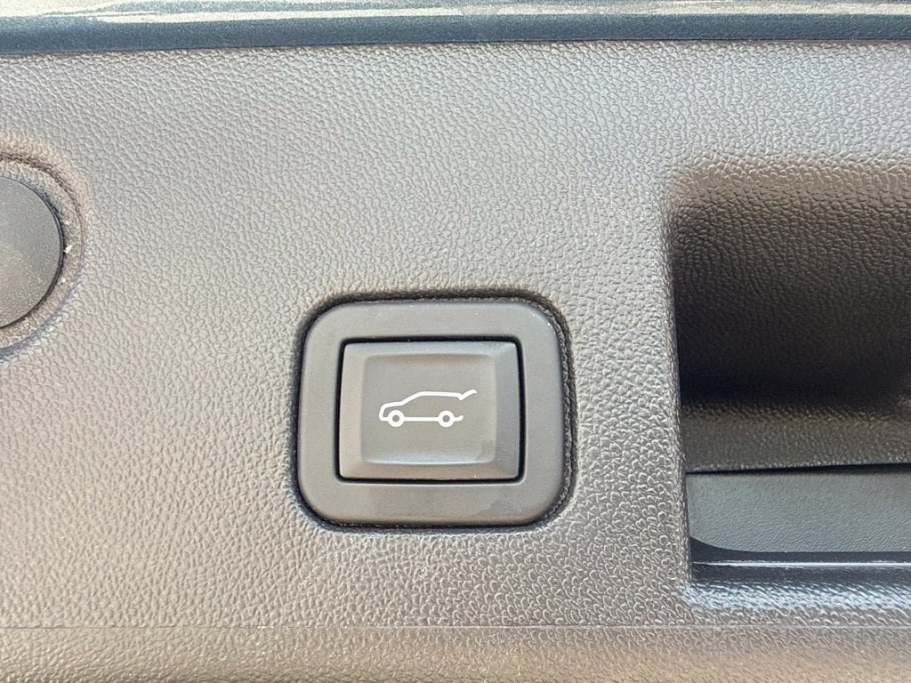 Used 2024 Chevrolet Equinox LT w/ LPO, Floor Liner Package FWD image 11