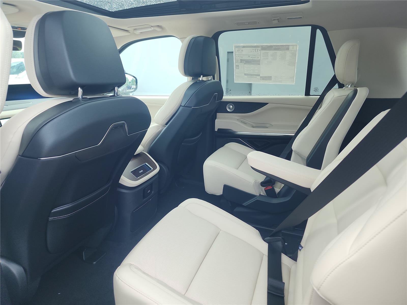 New 2027 Lincoln Navigator Reserve AWD/4WD image 18