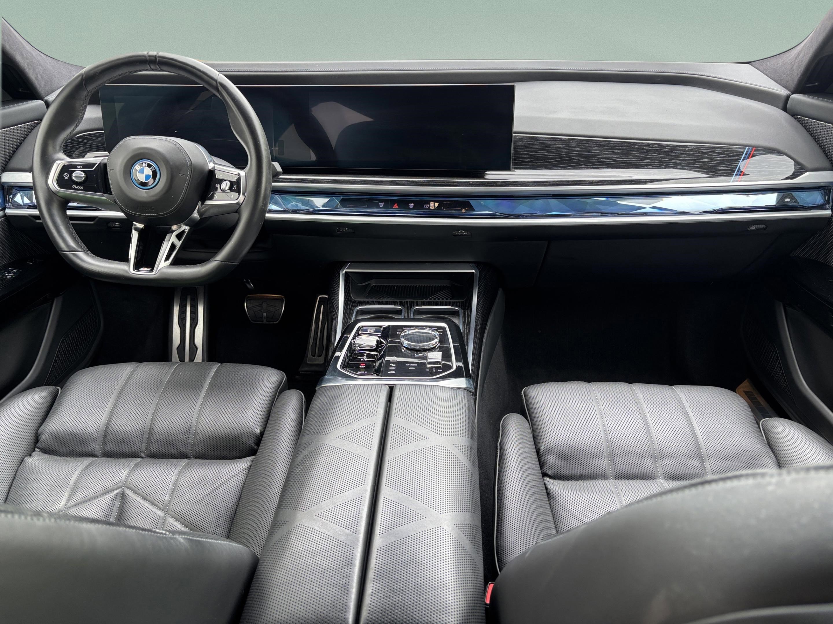 Used 2024 BMW i7 xDrive60 w/ Executive Package image 6