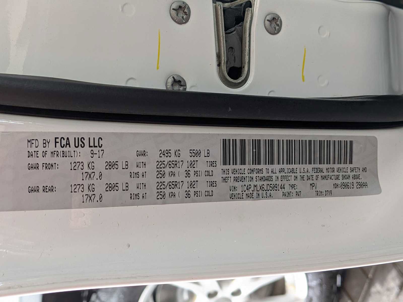 Used 2018 Jeep Cherokee Latitude Plus w/ Comfort/Convenience Group image 33