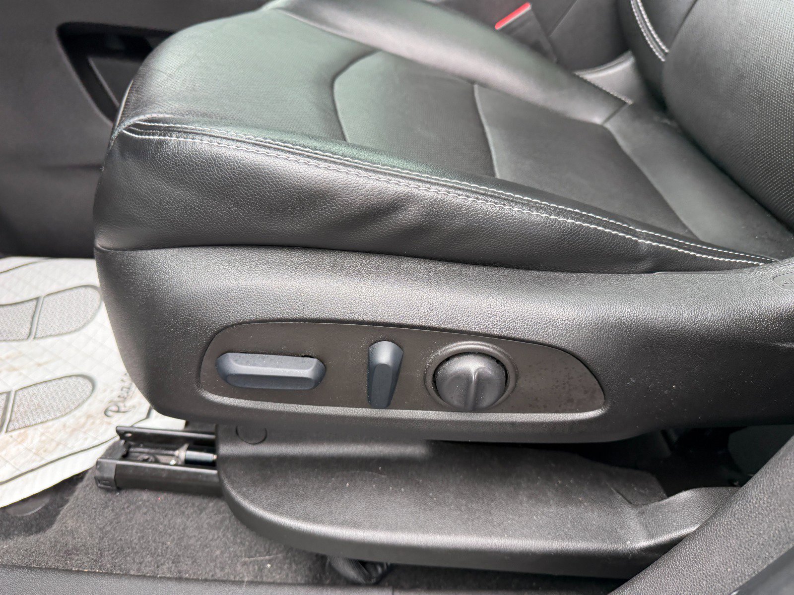 Used 2022 GMC Terrain SLT w/ Elevation Edition image 22