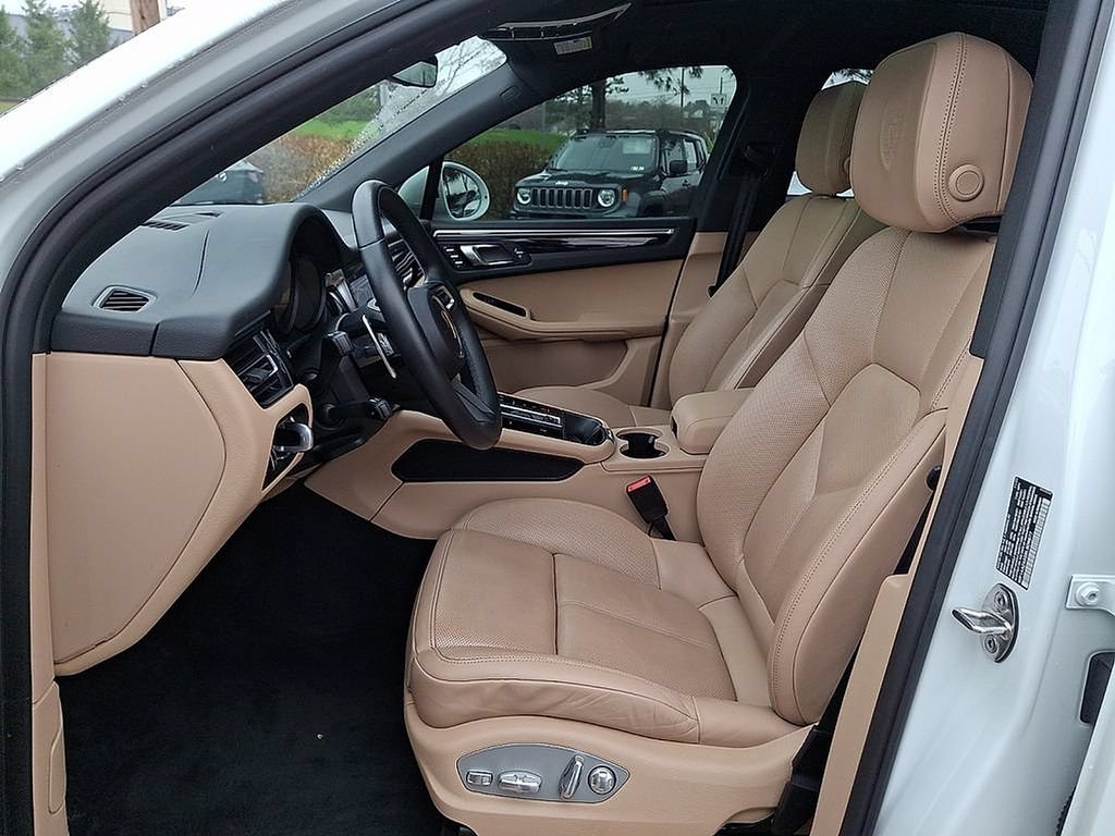 Used 2024 Porsche Macan AWD/4WD image 16