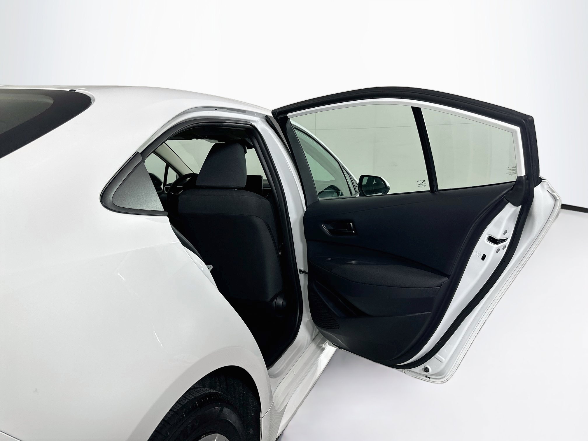 Used 2025 Toyota Corolla LE FWD image 27