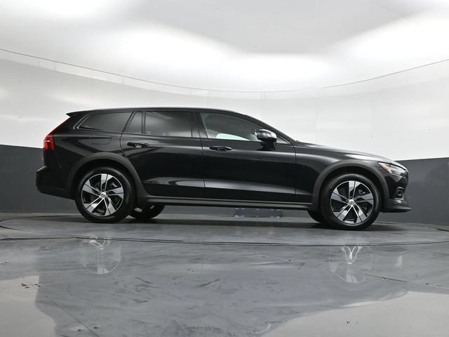 Used 2025 Volvo V60 B5 Cross Country Plus AWD/4WD image 32