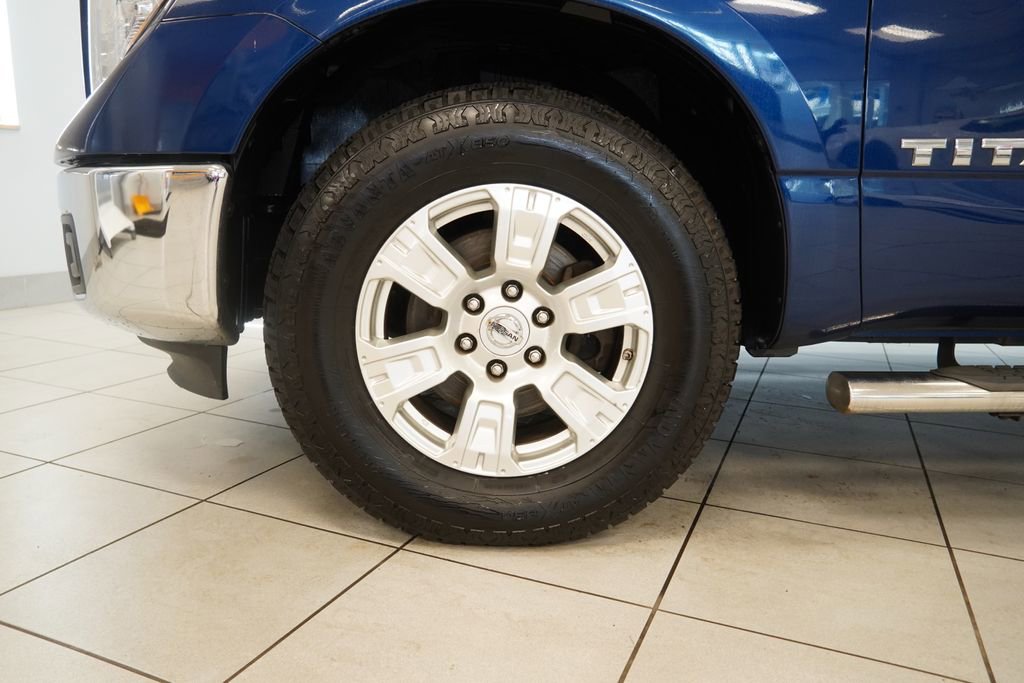 Used 2019 Nissan Titan SV AWD/4WD image 10