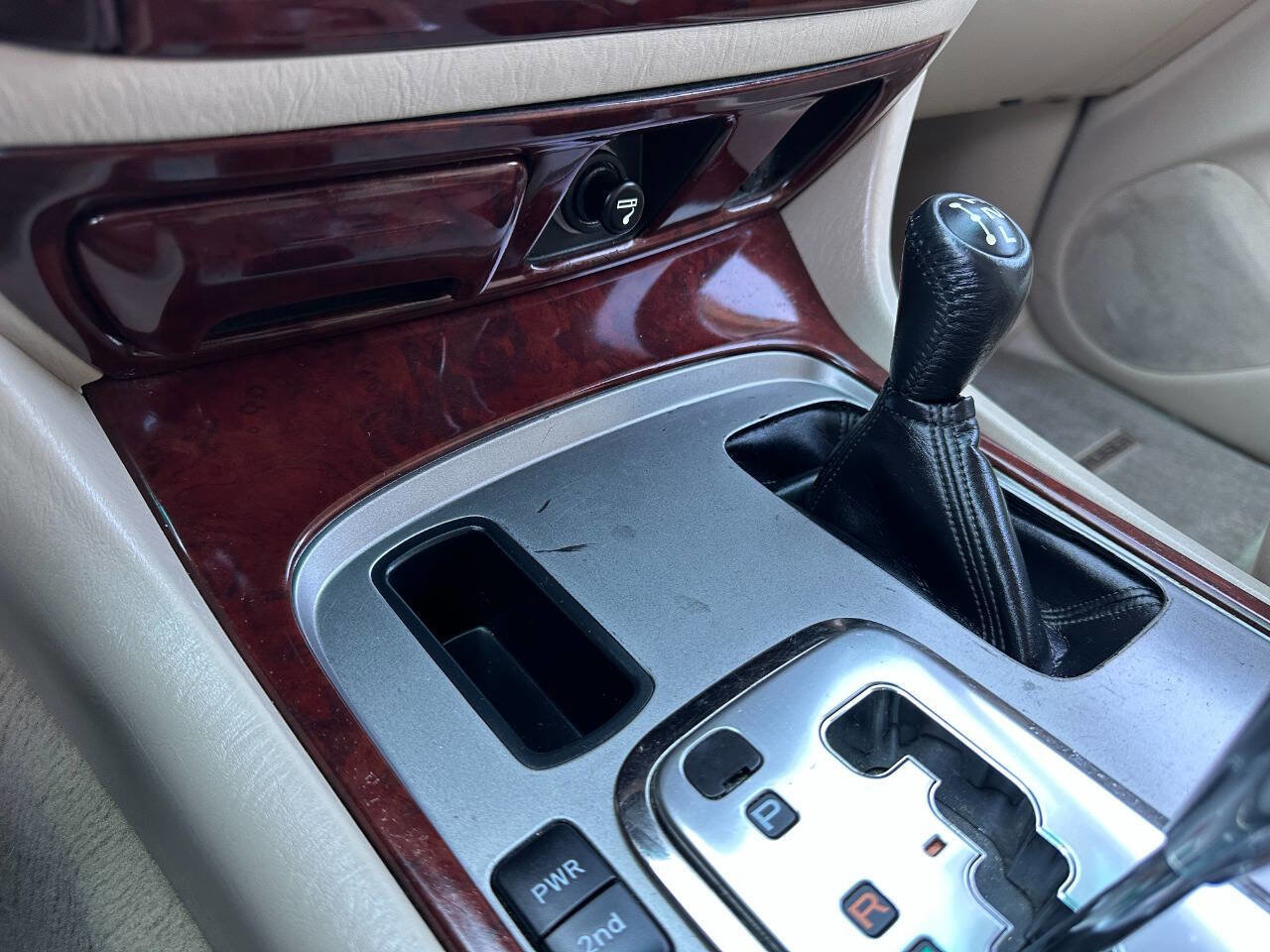 Used 2004 Toyota Land Cruiser image 46