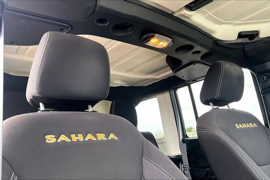Used 2015 Jeep Wrangler Unlimited Sahara w/ Connectivity Group AWD/4WD image 19