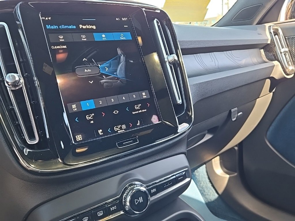 Certified 2023 Volvo XC40 Recharge Ultimate image 19