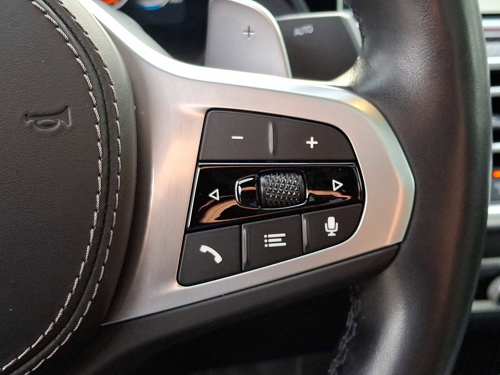 Used 2023 BMW X6 M50i w/ Executive Package image 23