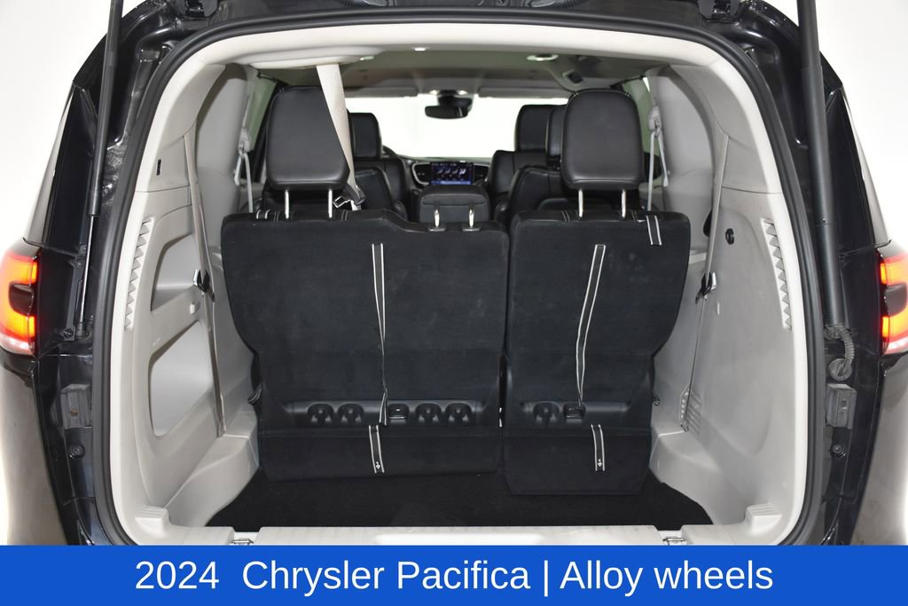 Used 2024 Chrysler Pacifica Touring-L image 29