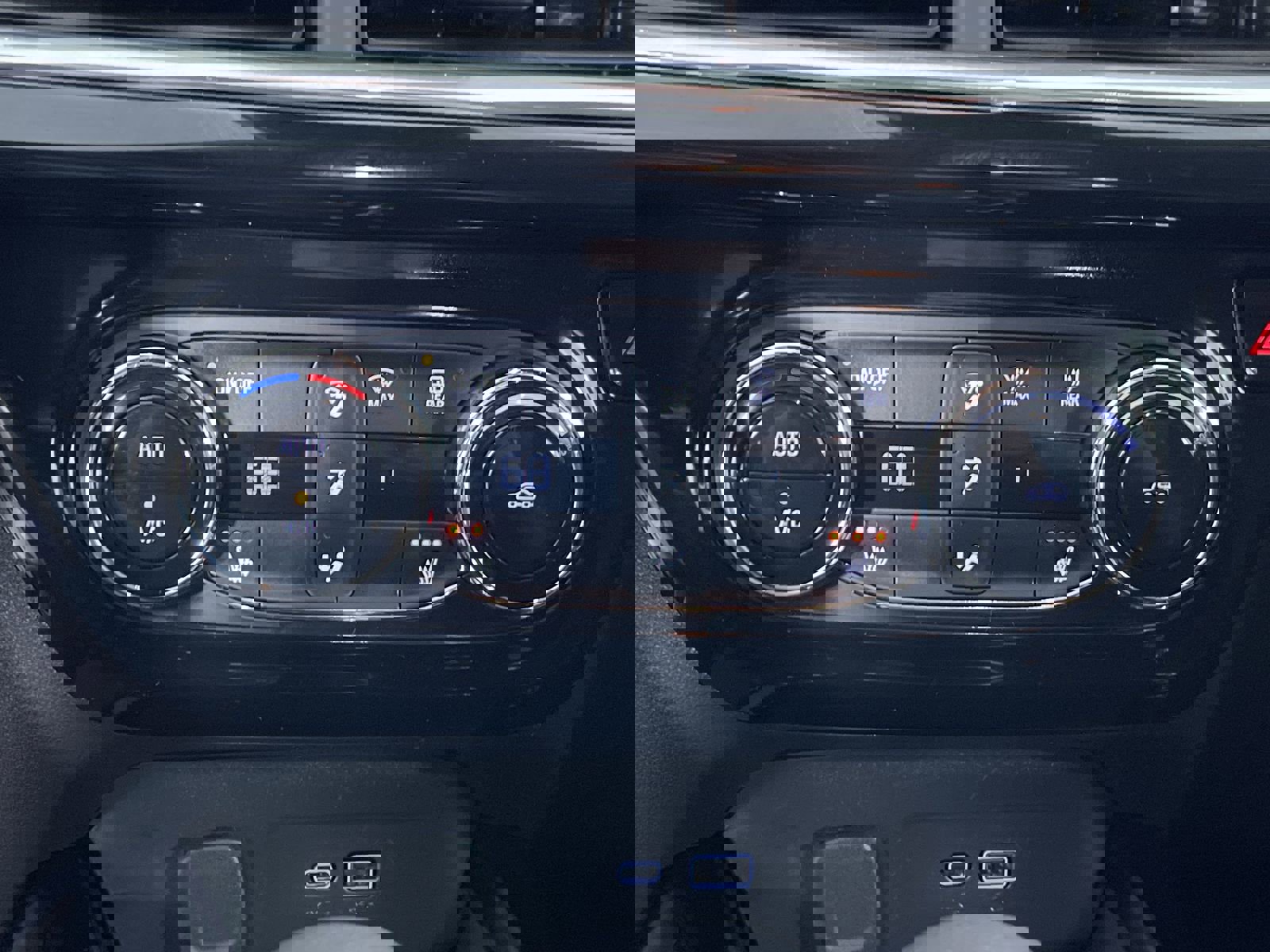 Used 2025 Chevrolet Trax RS w/ Driver Confidence Package image 20