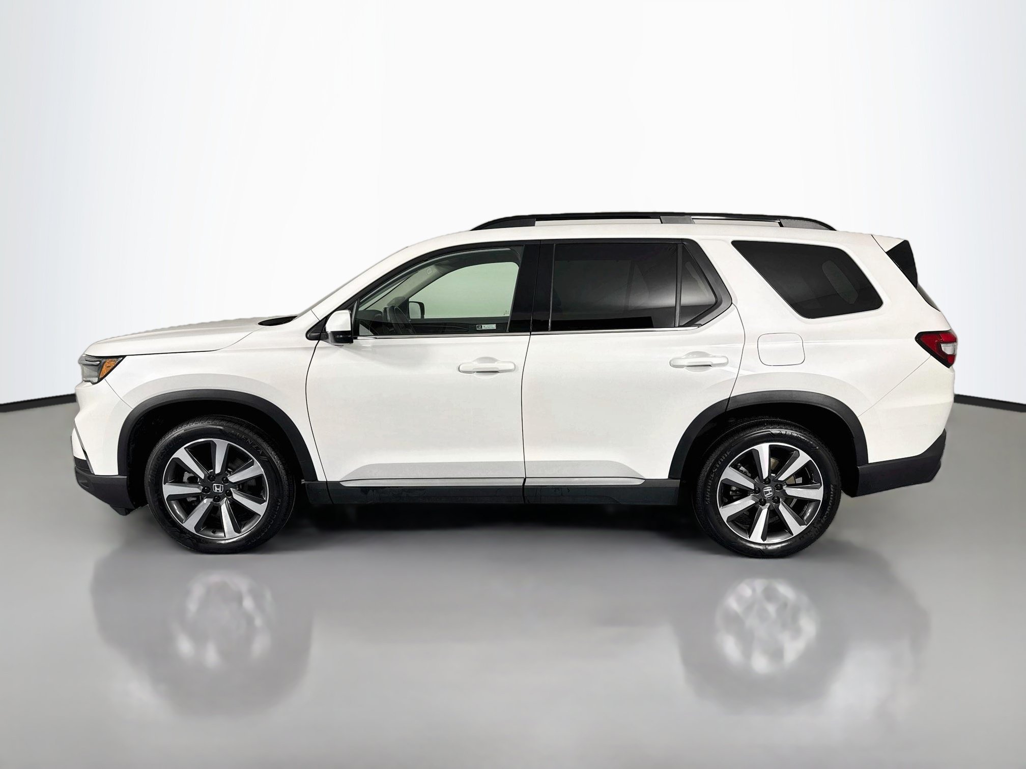 Certified 2024 Honda Pilot Touring image 8