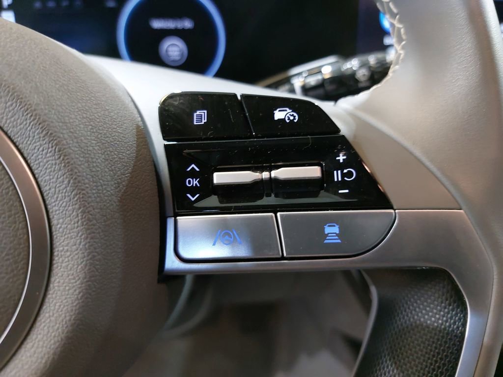 Certified 2025 Hyundai Elantra SEL image 19